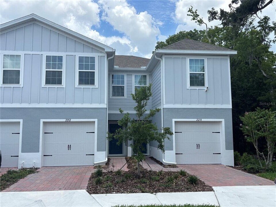 2212 Fluorescent Wy in South Daytona, FL - Building Photo