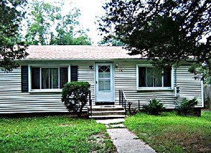 111 Kitemaug Rd in Uncasville, CT - Foto de edificio - Building Photo