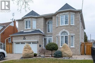 198 Homewood Ave in Toronto, ON - Building Photo