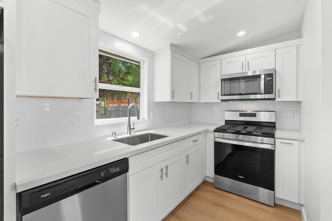 323 S Ditmar St in Oceanside, CA - Building Photo - Building Photo