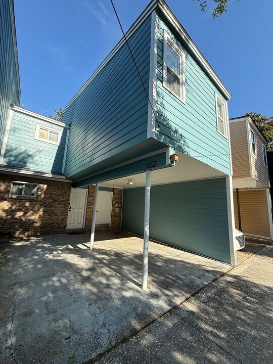 652 W Tharpe St in Tallahassee, FL - Building Photo