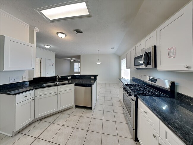 12038 Lucky Meadow Dr in Tomball, TX - Building Photo - Building Photo