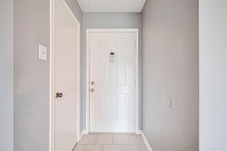 8541 Sands Point Dr in Houston, TX - Foto de edificio - Building Photo