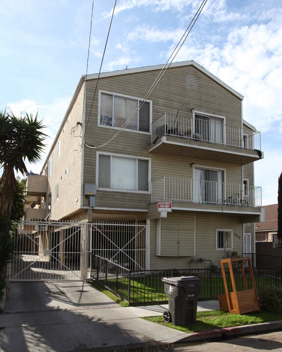 1636 E 6th St in Long Beach, CA - Foto de edificio