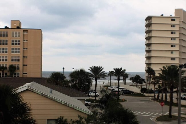 187 16th Ave S in Jacksonville Beach, FL - Foto de edificio - Building Photo