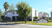 Grand Ave Villa in Sacramento, CA - Foto de edificio - Building Photo