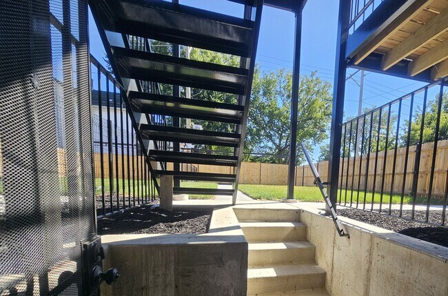 5847 W Corcoran Pl in Chicago, IL - Building Photo - Building Photo