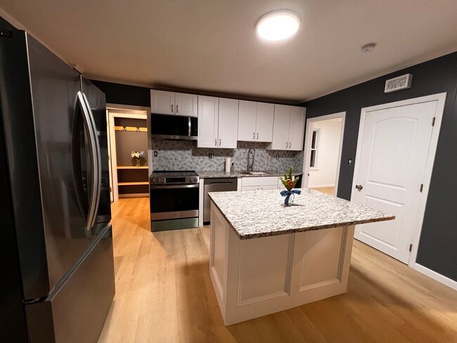 143 Foote St, Unit 1 in Barrington, RI - Building Photo - Building Photo