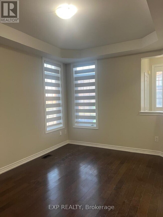 10 Dufay Rd in Brampton, ON - Building Photo - Building Photo