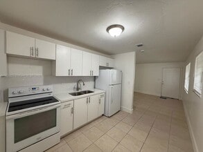 1745 NW 47th Terrace in Miami, FL - Building Photo - Building Photo