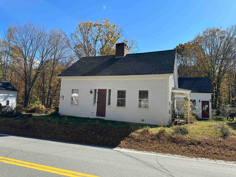 7 Bennington Rd in Hancock, NH - Building Photo