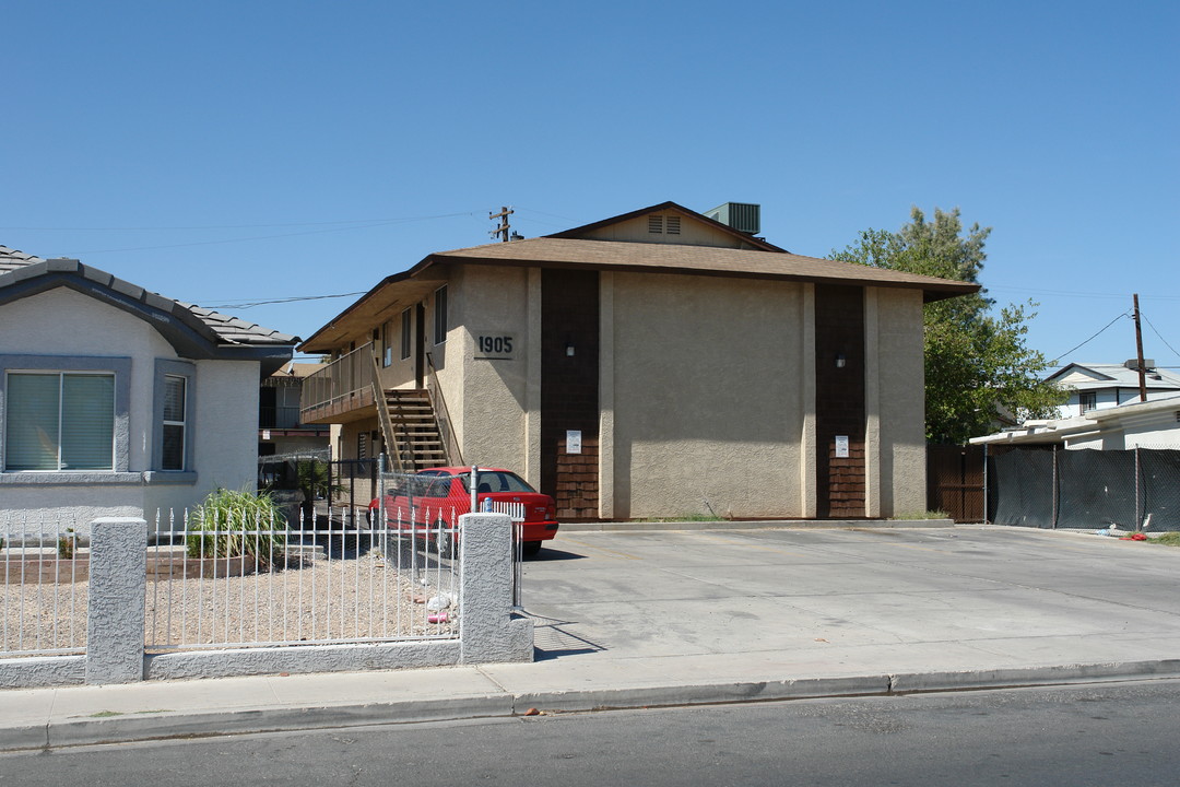 1905 Hoover St in North Las Vegas, NV - Foto de edificio