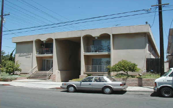 The Executive House in El Segundo, CA - Foto de edificio - Building Photo