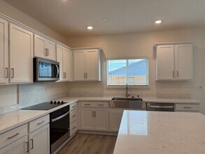 8105 Trapper Rnch Rd in Roseville, CA - Building Photo - Building Photo