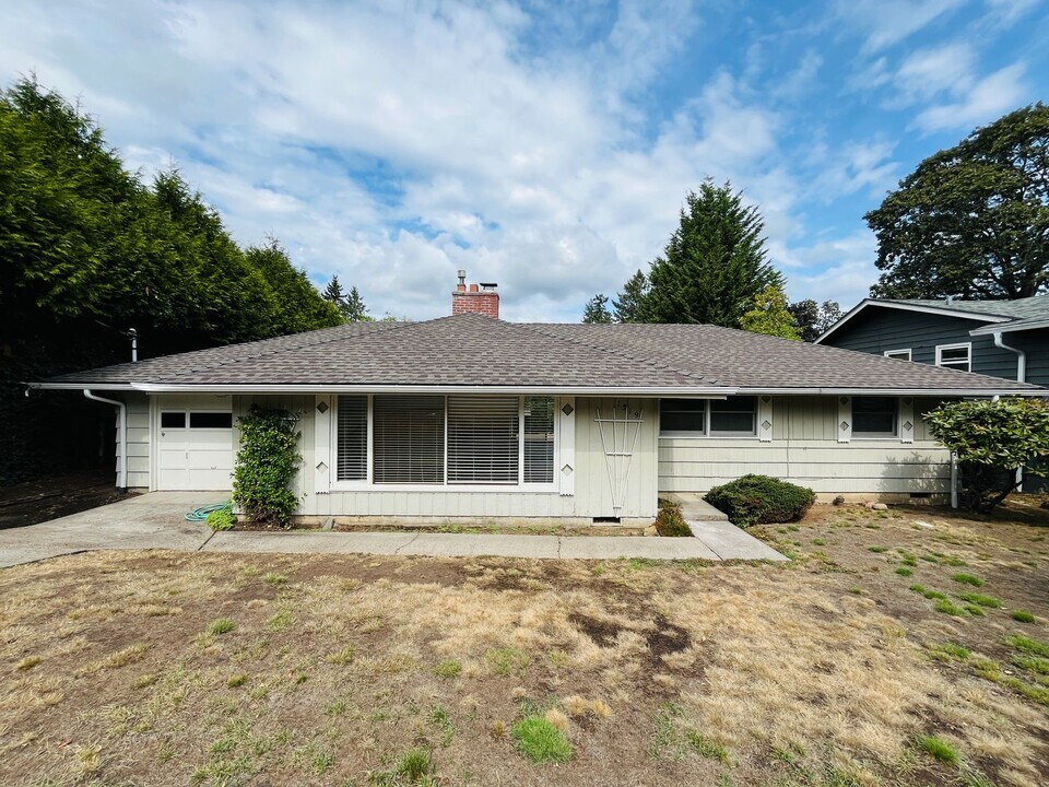 1519 Spruce St in Lake Oswego, OR - Foto de edificio