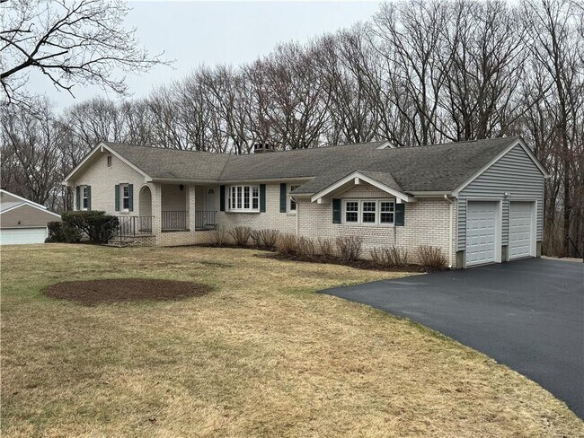 4 Apple Orchard Ln in Smithfield, RI - Building Photo - Building Photo