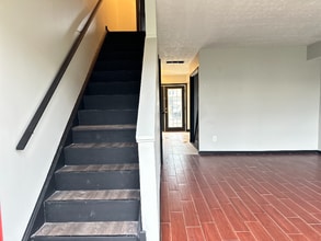 1600 Worthington Row Dr in Columbus, OH - Foto de edificio - Building Photo