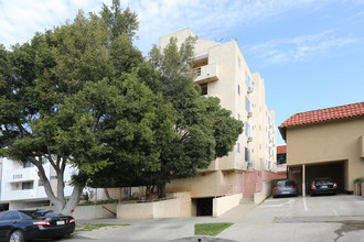 3746 Mentone Ave in Los Angeles, CA - Building Photo - Building Photo