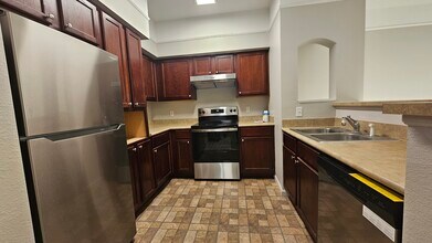 2801 Chancellorsville Dr, Unit 1316 in Tallahassee, FL - Building Photo - Building Photo