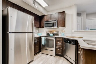Nash Springs Apartments in Colorado Springs, CO - Foto de edificio - Building Photo