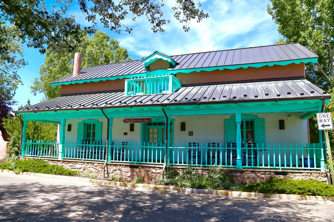 112 Padre Martinez Ln in Taos, NM - Building Photo