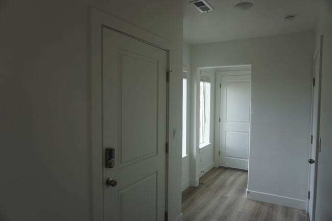 3095 N Indigo Lp in Layton, UT - Foto de edificio - Building Photo