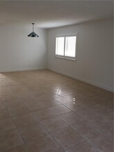 331 Lakeview Dr, Unit 201 in Weston, FL - Building Photo - Building Photo