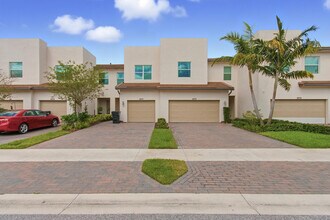 4874 Navali Dr in Wellington, FL - Building Photo - Building Photo