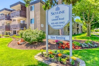 Lakeside Gardens Apartments in St Catharines, ON - Building Photo - Building Photo