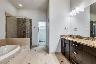 3200 Ross Ave in Dallas, TX - Building Photo - Building Photo
