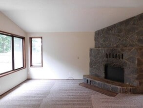 945 Edina Ln NE in Salem, OR - Building Photo - Building Photo