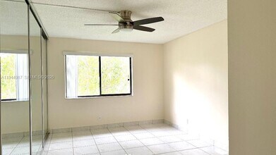 16168 Laurel Dr in Weston, FL - Building Photo - Building Photo