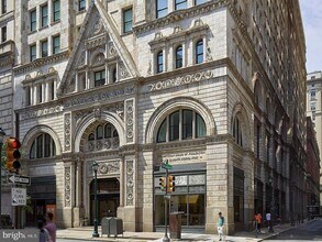 130 S Juniper St in Philadelphia, PA - Building Photo - Building Photo