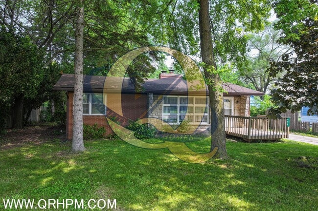 490 Schust Rd in Saginaw, MI - Foto de edificio - Building Photo