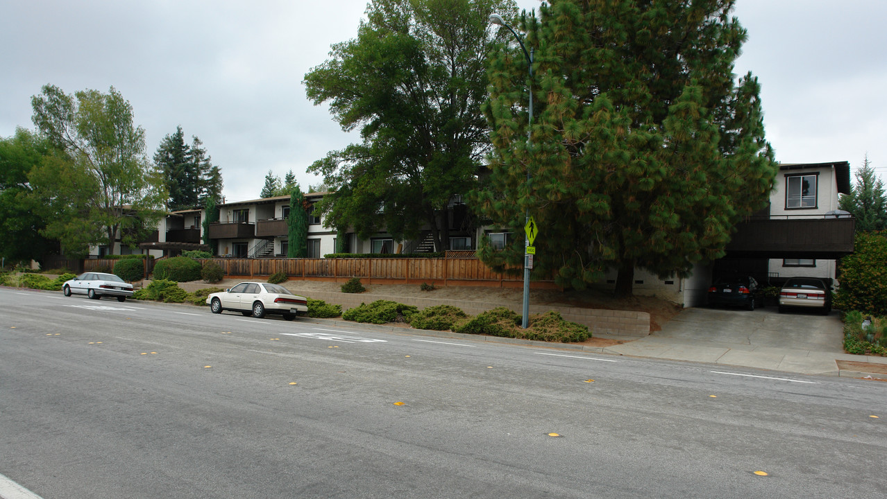 Gideon Apartments in Cupertino, CA - Building Photo