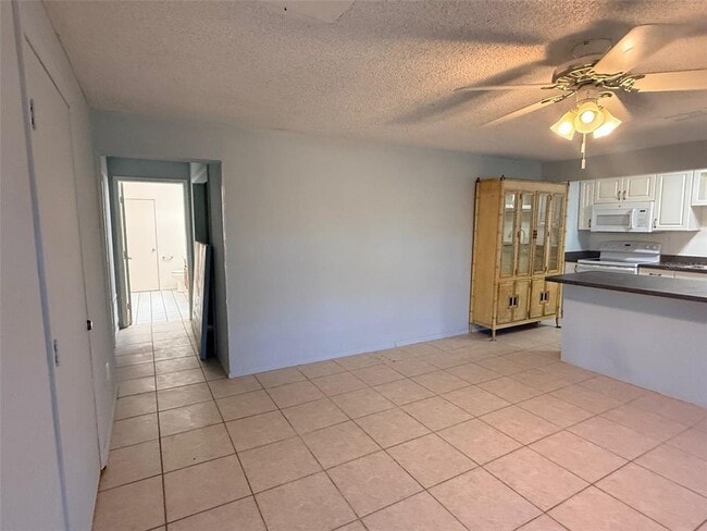 3943 Freedom Ave in Sarasota, FL - Building Photo - Building Photo