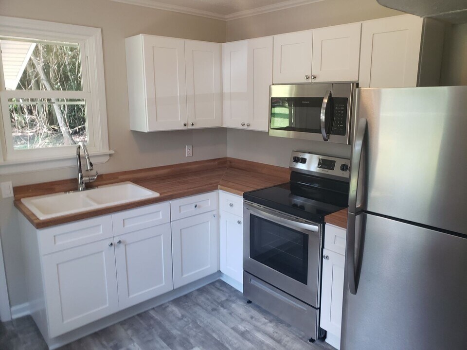 4 Country Squire Ct in Sumter, SC - Building Photo