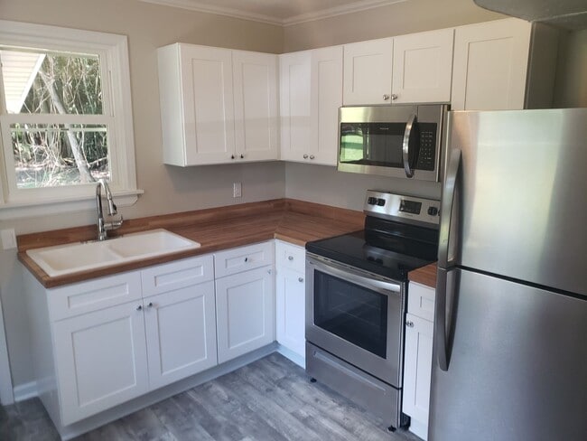 property at 4 Country Squire Ct