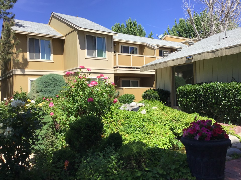 Sierra Woods Apartments in Sparks, NV - Building Photo