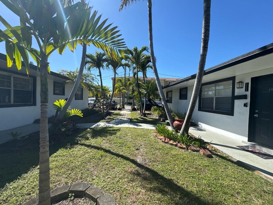 Hallandale 102-108 Nw 1st Street ( 108 Pre... in Hallandale Beach, FL - Building Photo