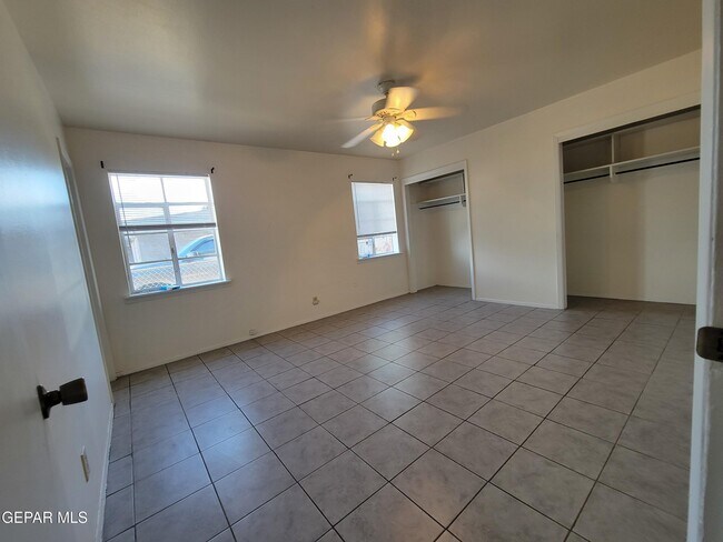 9513 Fairfax St in El Paso, TX - Building Photo - Building Photo