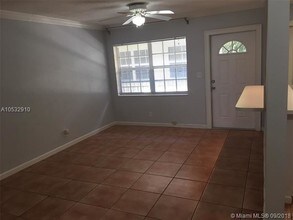 2404 NE 33rd Ave-Unit -8 in Fort Lauderdale, FL - Building Photo - Building Photo