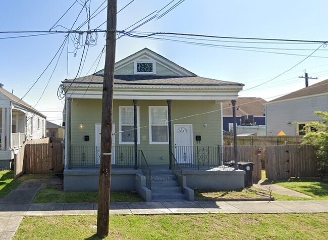 property at 2711 Marengo St