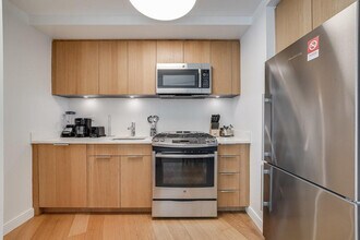 625W W 57th St in New York, NY - Building Photo - Building Photo