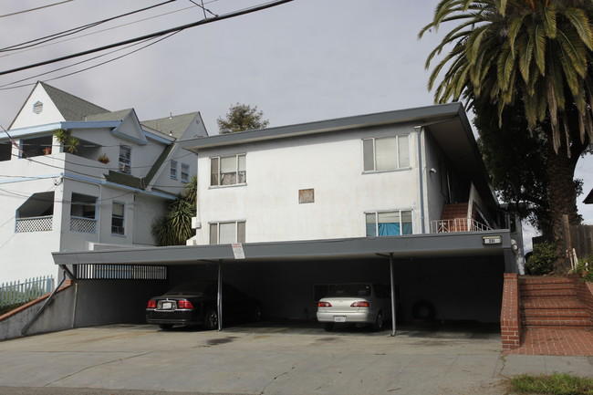 331 Hanover Ave in Oakland, CA - Foto de edificio - Building Photo