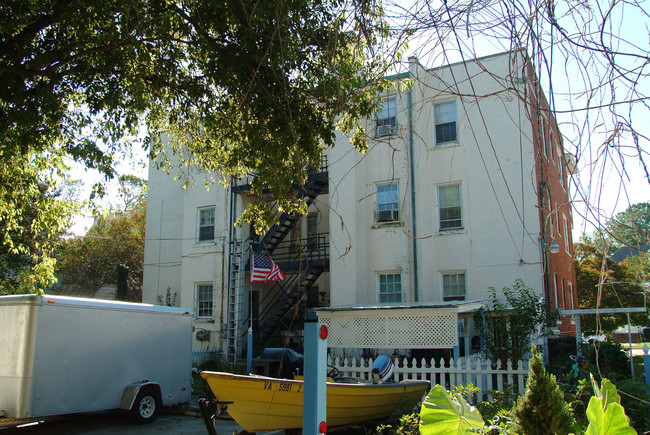 4505 Victoria Blvd in Hampton, VA - Foto de edificio - Building Photo