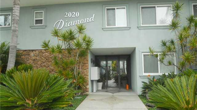 2020 Diamond St, Unit 3 in San Diego, CA - Foto de edificio