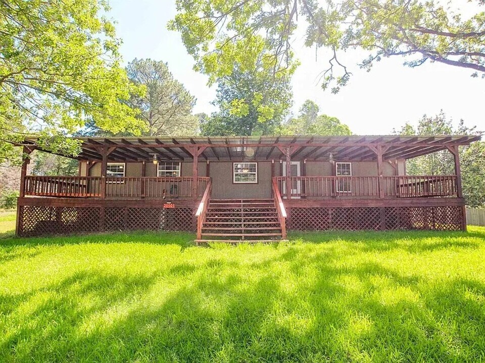 20501 Shore Breeze Ln in Chandler, TX - Building Photo