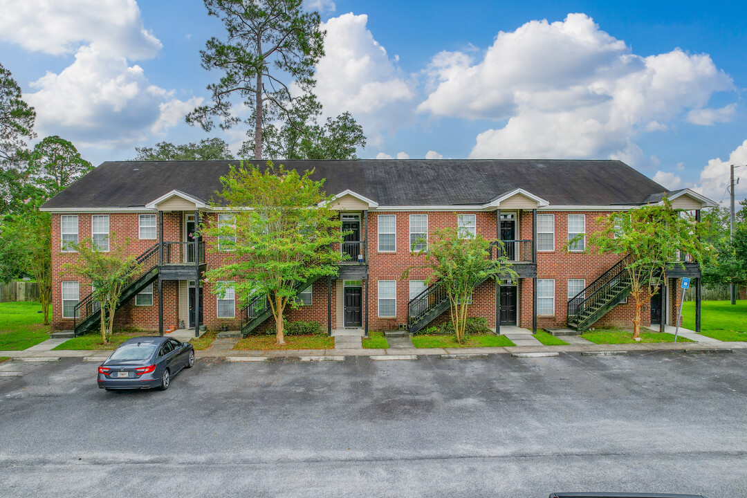 College Street Station Apartments in Pembroke, GA - Building Photo