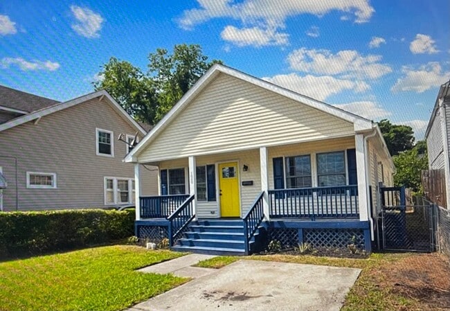 property at 1040 W 35th St
